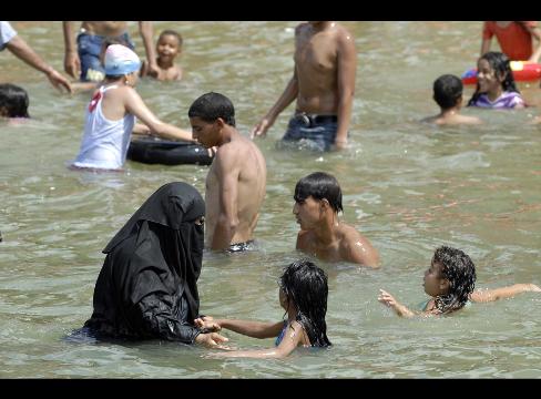 burqas_on_the_beach.jpeg