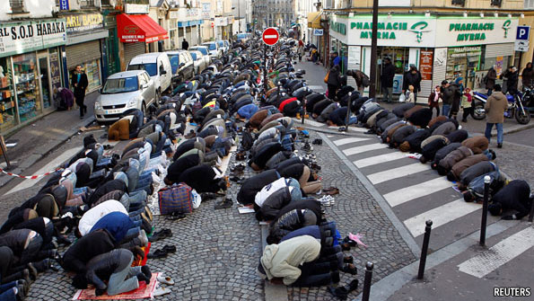 moslem_street_france.png